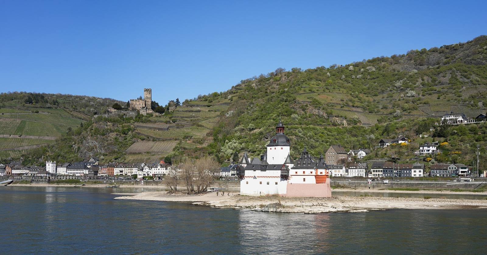 Pfalzgrafenstein Castle on its island in the Rhine, with Burg Gutenfels and Kaub on the hillside behind