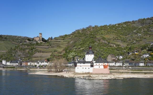 Pfalzgrafenstein Castle on its island in the Rhine, with Burg Gutenfels and Kaub on the hillside behind
